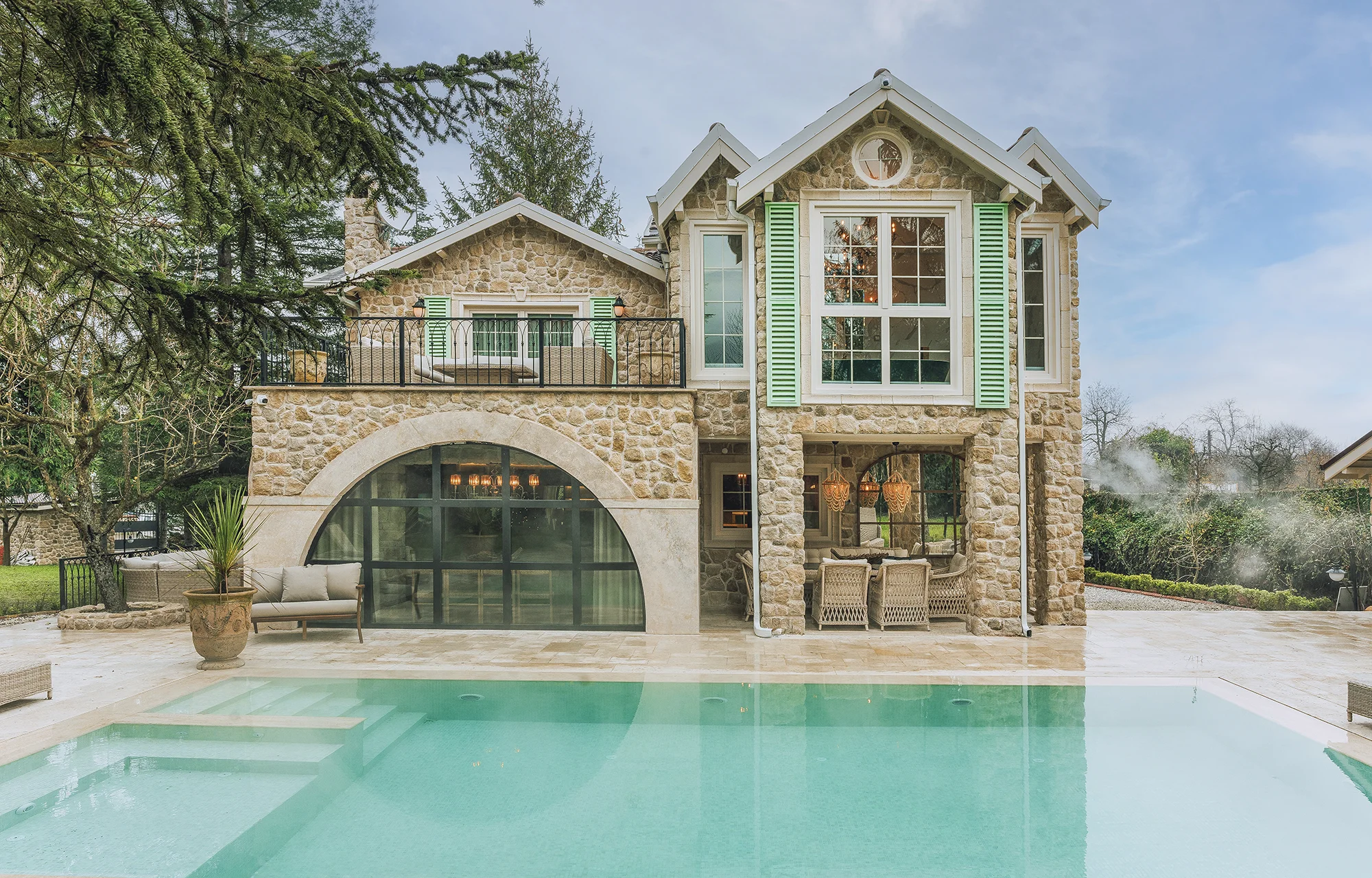 A spectacular stone house and swimming pool
