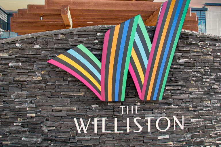 THE WILLISTON Harbour Landing - Canada